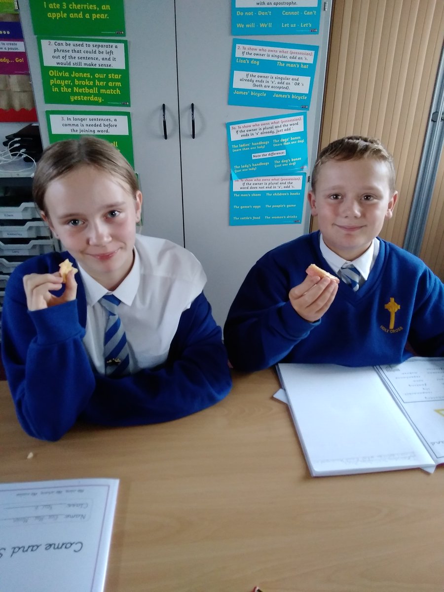 holycrosssthel1's tweet photo. Year 6 enjoyed tasting apples and honey to celebrate Rosh Hashanah this afternoon! #judaismweek #roshhashana #religiouseducation 🍯🍎🕍 https://t.co/F6MsRcLZiW