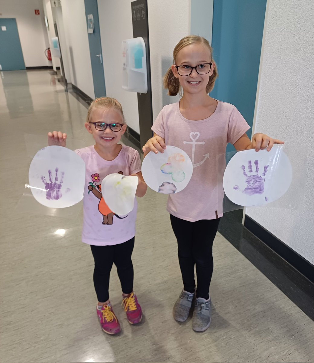 monjaapel's tweet photo. #Türenauf mit der Maus! #SendungmitderMaus #KIT #Karlsruhe #CampusNord 
#PiaEntdecktDieWelt #EnyaEntdecktDieWelt
Super!  Pia und Enya sagen Danke Maus und danke KIT... es war super! https://t.co/tMbFnmfVjA