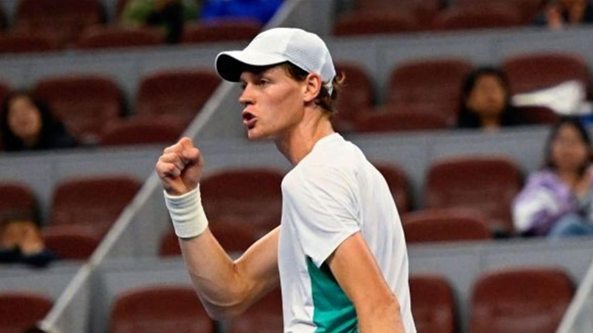 GeorgeSpalluto's tweet photo. "Don't ever underestimate the heart of a CHAMPION"
SINNER vola in Top 5. Numero 4 al mondo! A 22 anni. Battendo per la 4^ volta Carlos Alcaraz. Mai nessuno lo ha battuto 4 volte. Demolendo lo spagnolo nel 2° set. Vincendo tutti i 6 game decisi ai vantaggi. Killer #Sinner https://t.co/WMcT4nNwrG