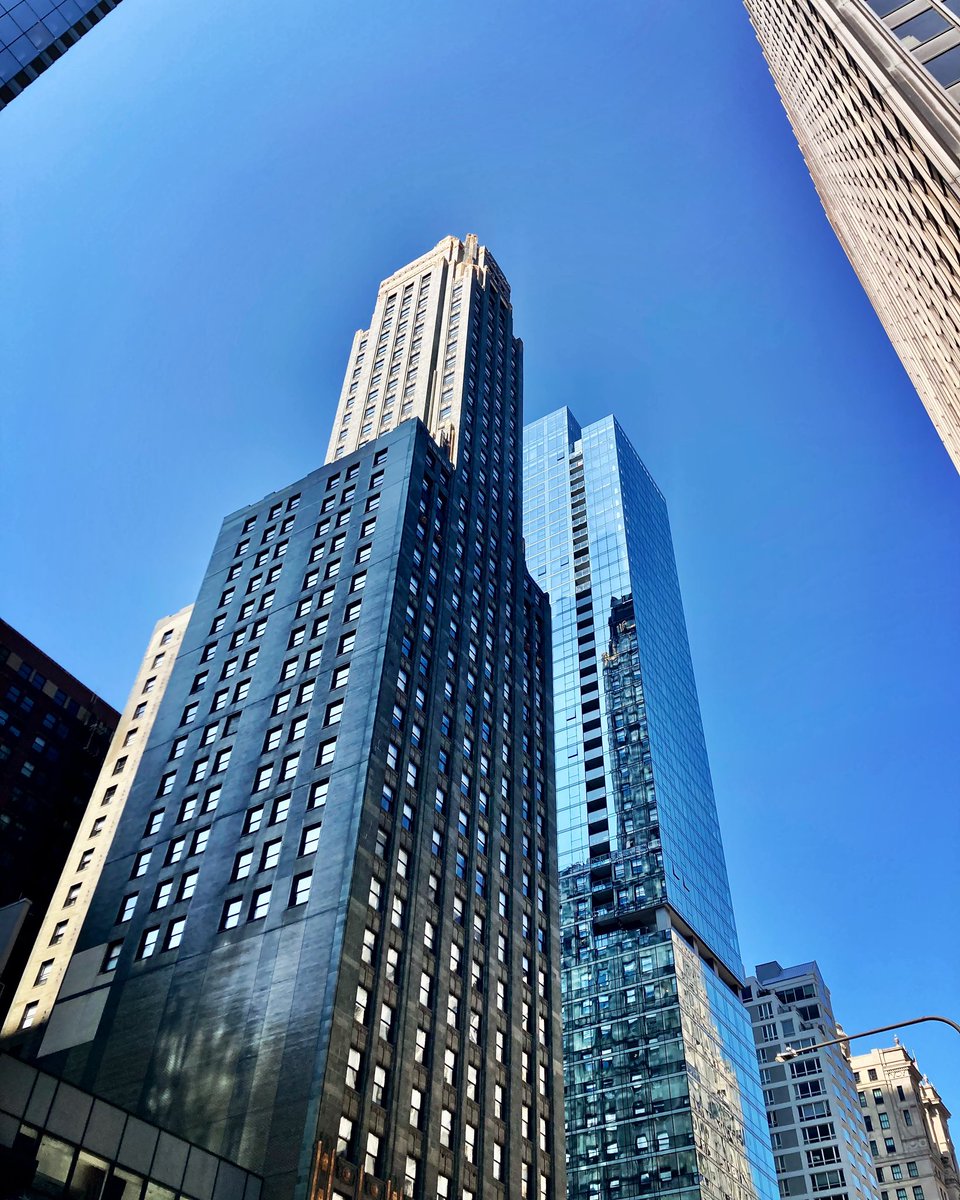 EnriqueMazzola's tweet photo. aahhh this light! Only in #Chicago! ❤️🤗🙌🏼
But: I am sure you know that Chicago is on the #42ndparallel, and do you know which part of #Italy we have at the same parallel?
#Roma! Even my home in #Montepulciano, is more north than Chicago!!! That’s why “this magic light”❤️🙌🏼 https://t.co/UM9cM3rjCR