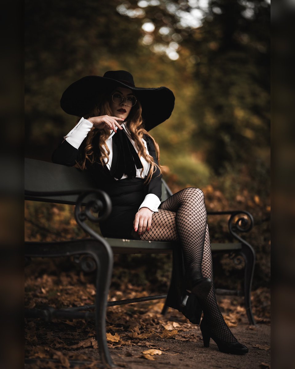 Frostylva's tweet image. First results from the spontaneous shoot I had with the the Handler/Sylvia Sherwood yesterday! 

Who’s excited for the next season?

📸 Gressloek (IG)
—-
#SPY_FAMILY #SPYxFamily #thehandler #sylviasherwood #spyxfamilycosplay