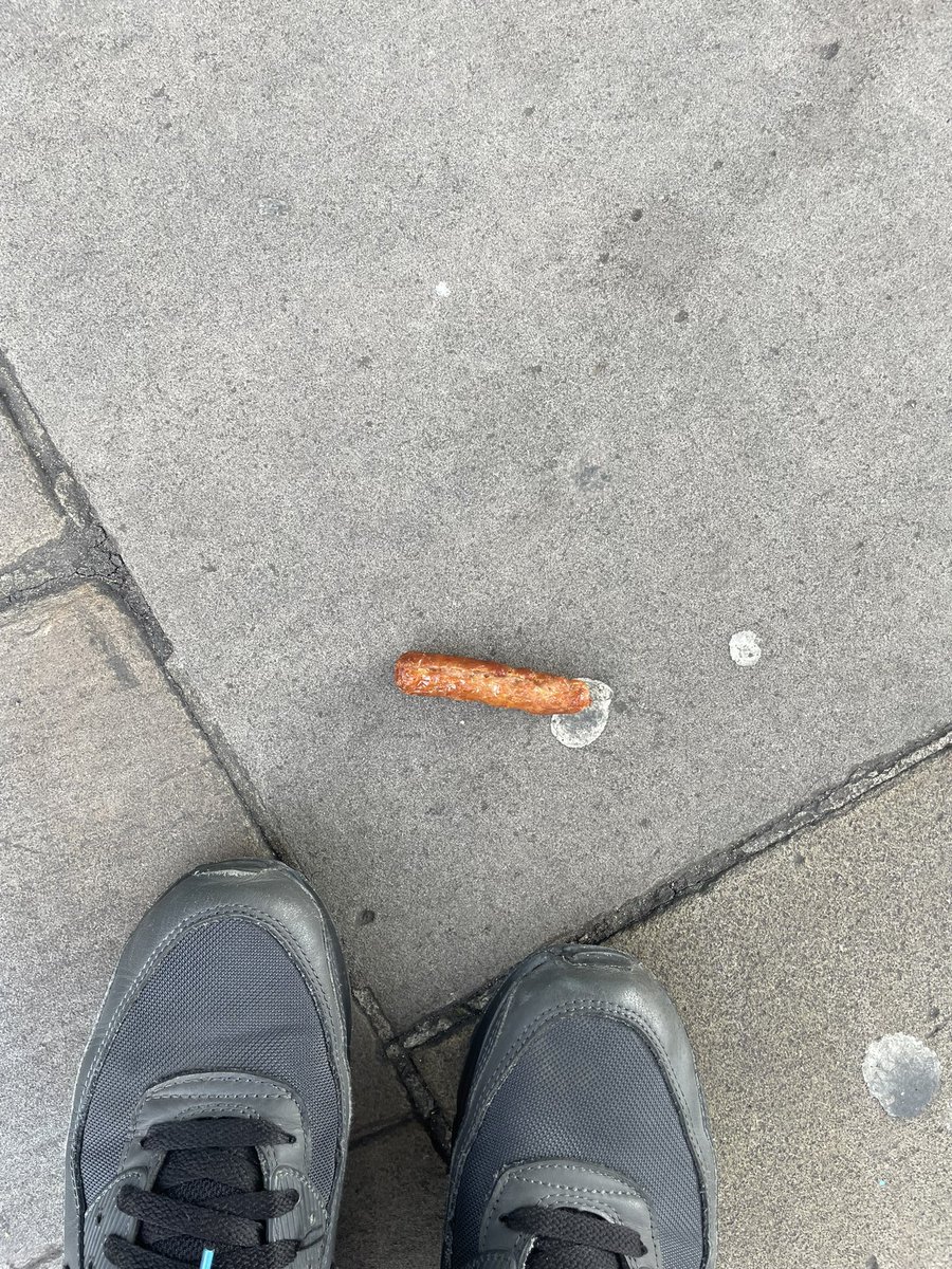 jamiedundas's tweet photo. Currently potty training and as soon as I saw this on the street I felt a little traumatised. https://t.co/MUlVA0HErI