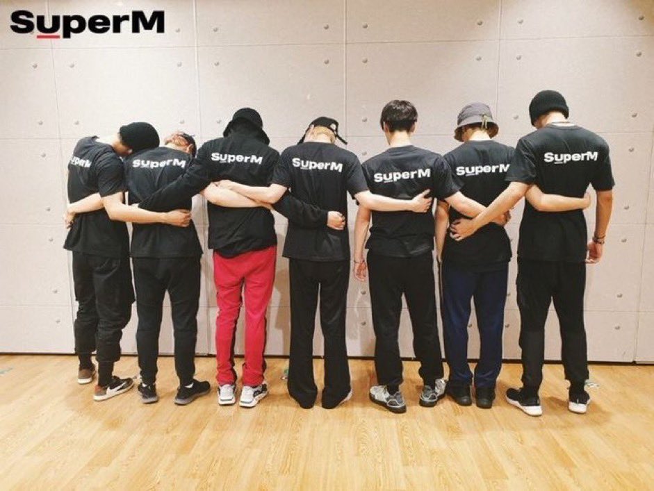 슈퍼엠 너무 보고싶은 10월 4일..
#영원히_기다린다_슈퍼엠
누가이기나가보자고
#4EverWithSuperM