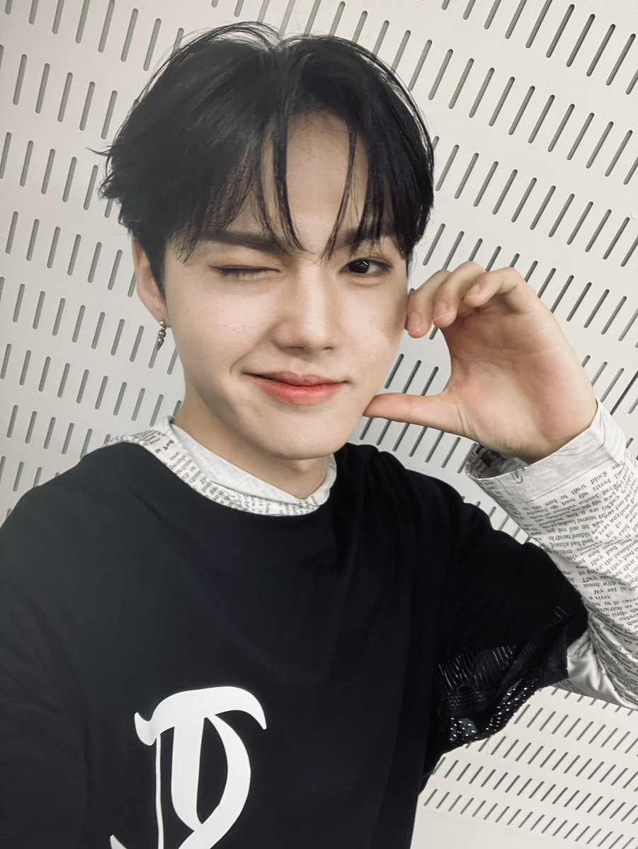 Dopiyoung's tweet photo. A heartfelt thank you to Music Station! The stage was electric, and the energy from performing resonated with Teume. It was an incredible experience, and I’m so grateful for the opportunity. Thank you for having me. ❤ https://t.co/9dDO4qBG9v