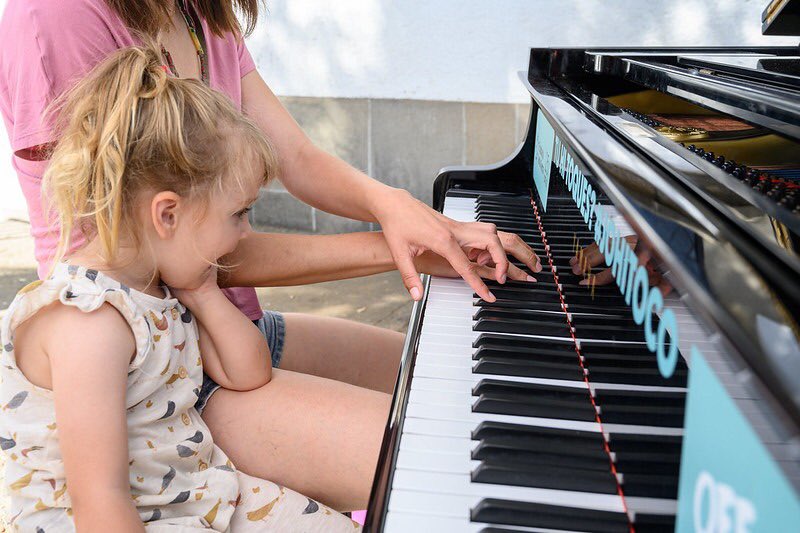 mariacanals_bcn's tweet photo. 🎹Demà 4 d'octubre el Maria Canals instal·larà un piano de cua a la Plaça de Catalunya de Mollet del Vallès.

👉🏻4 d'octubre
🕑10h-19.30h
📍Plaça de Catalunya, Mollet del Vallès

#Johitoco #OFFConcurs #MCB https://t.co/PJEVJKL4Im
