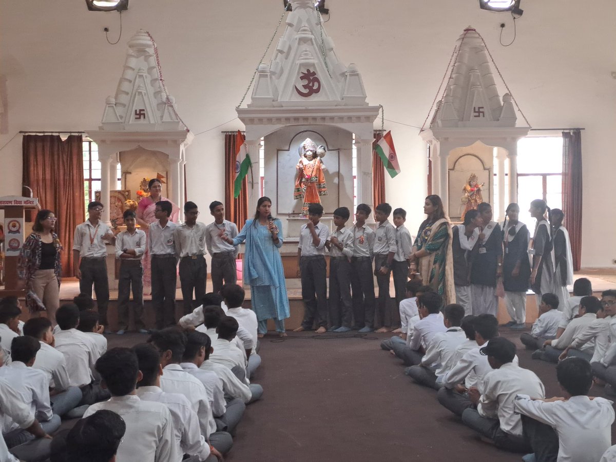 sangeeta_angom's tweet photo. To celebrate #NationalWildlifeWeek2023, which is being observed,Oct. 2-8, WII-NMCG in collaboration with WomenEmpowermentWelfareSociety,organized an awareness event onAqualife at JaiNarayanVidyaMandir InterCollege,Janpur. Quiz competition was held,certificates awarded to winners. https://t.co/GxK2Gzq06p