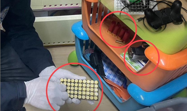 RedSkullxxx's tweet image. นี่ห้องนอนเด็ก 14 เหรอวะ ถ้าไม่บอกเอามาแต่ภาพกูนึกว่าบ้านตำรวจหรือพวกค้ายาซะอีกสัส 
#พารากอน #กราดยิง #siamparagon