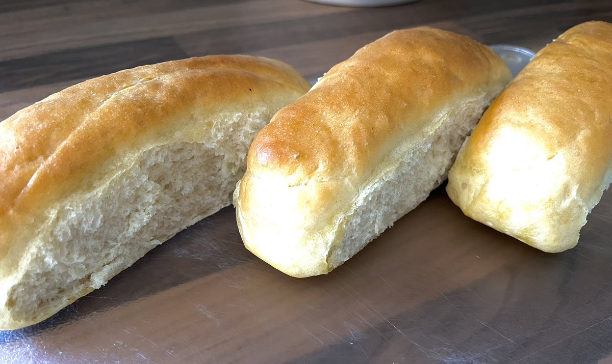 ltsfsf's tweet photo. New England Style Hot Dog Buns Today #hotdogs #newengland #hotdogbun https://t.co/4FDCvBKuGd