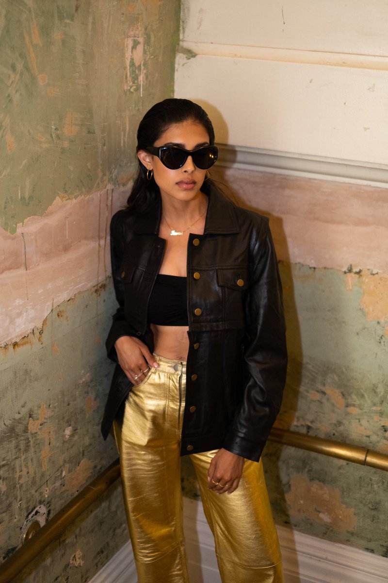 Muubaa's tweet image. BACKSTAGE at the DE/RE by MUUBAA catwalk &amp;amp; launch 🕶️⚡️🔦

PART 1/2

📸 Serena Falzarano