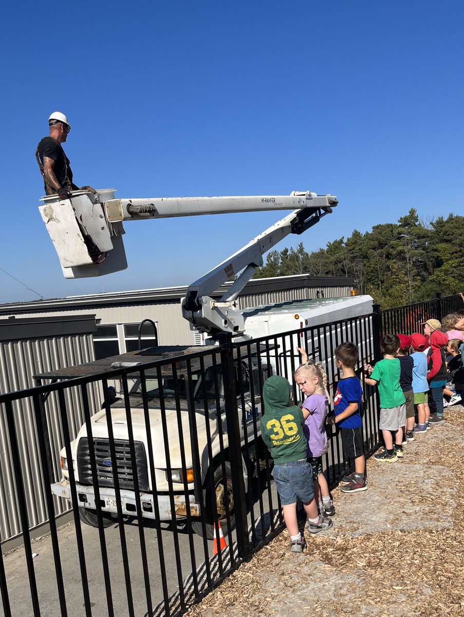 Kindergarten curiosity! So much excitement &amp; so many questions ! ⁦<a href="/kprearlyyears/">KPREarlyYears</a>⁩