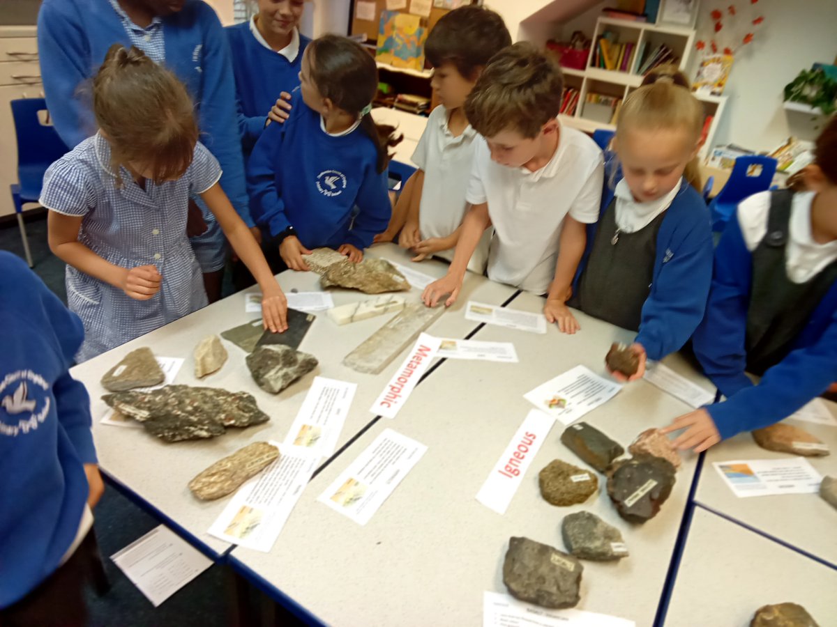 Elm Class had a STEM visit from 'Chris the rock man' today who brought in a selection of rocks and some amazing fossils for us to look at, analyse and handle. A great afternoon of science with a real geologist who could answer all our scientific questions!