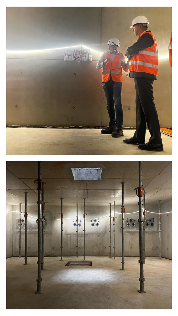 RTE_SudOuest's tweet photo. Aujourd'hui, Jean Salomon, préfet des Hautes-Pyrénées (65), et Clarisse Moynier, nouvelle sous préfète de Bagnères-de-Bigorre, sont en visite sur le chantier du nouveau poste électrique⚡️d'Aure, construit dans le cadre du renforcement du réseau⚡️de la #ValléedelaNeste !
Ce projet de modernisation va permettre à terme de diminuer l'empreinte environnementale du réseau et d'améliorer le cadre paysager ⛰️ des habitants des vallées !