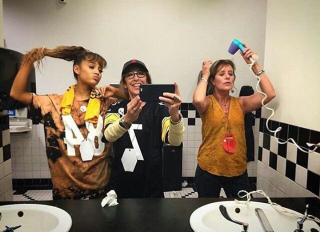 AB84's tweet photo. I had baddies at the game before the announcements…….. Arianators https://t.co/1n3FEOpHz8