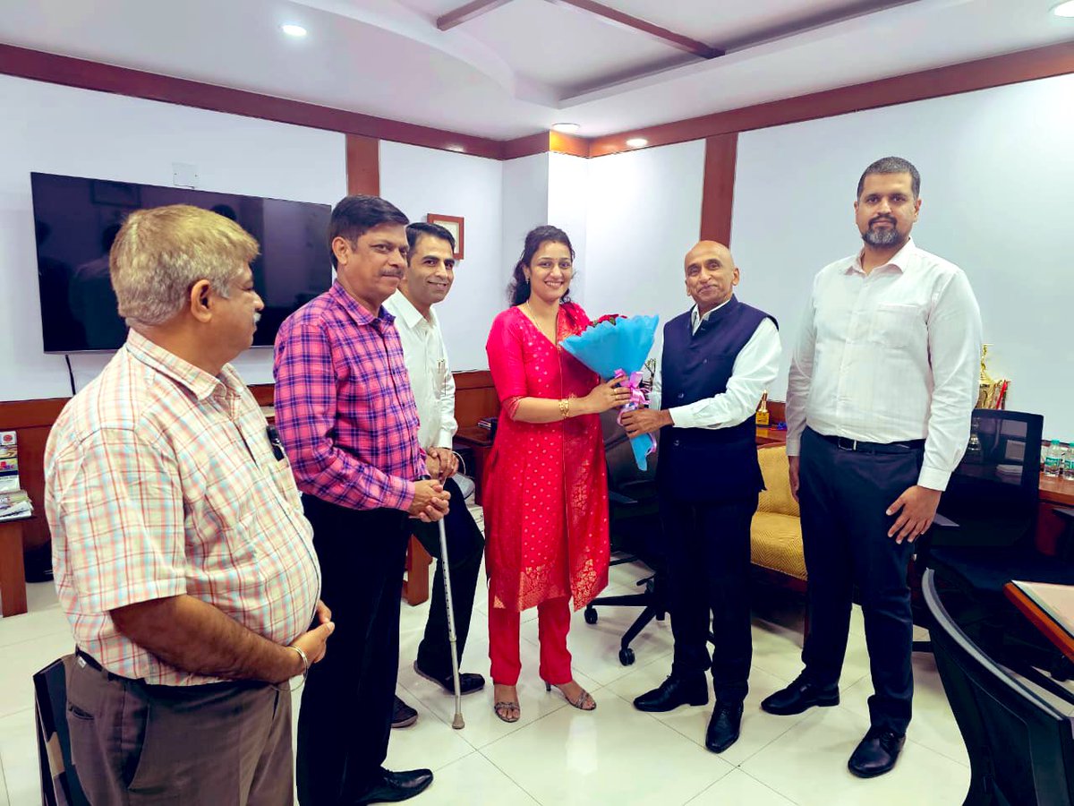 DelhiIocl's tweet photo. In a crisis, when an LPG tanker overturned, Mrs. Saroj Bishnoi, our partner from Alaina Indane, showed exemplary commitment to safety. Her courage deserves our salute!
She was felicitated by ED&amp;SH,DSO recognising her conviction towards Corporation’s core ethos. https://t.co/CMQNYTqOtb