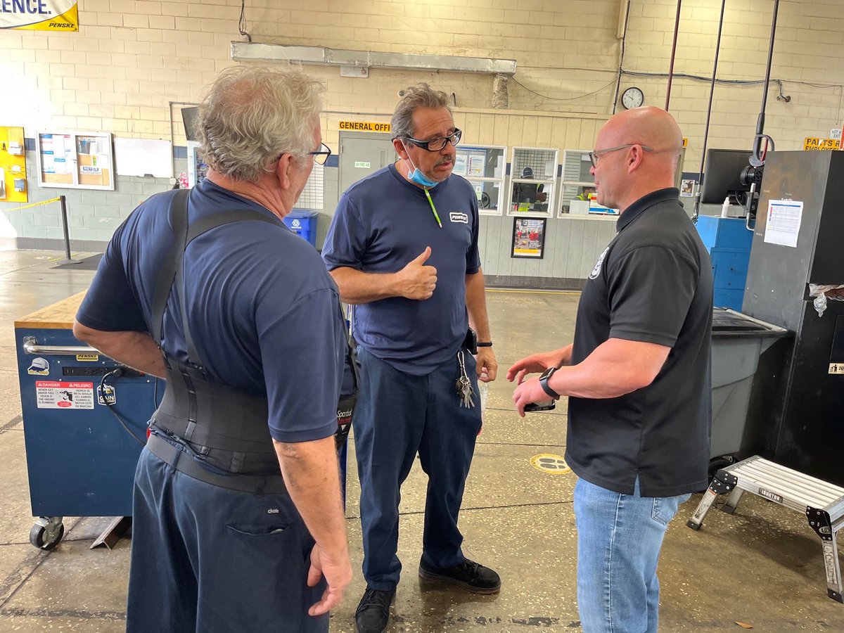 TeamsterSOB's tweet image. Next stop…@PenskeLogistics in Tampa…#Teamsters here work around the clock in a 24/7 operation... Catching up with my union brothers who consistently get it done… #Beasts
