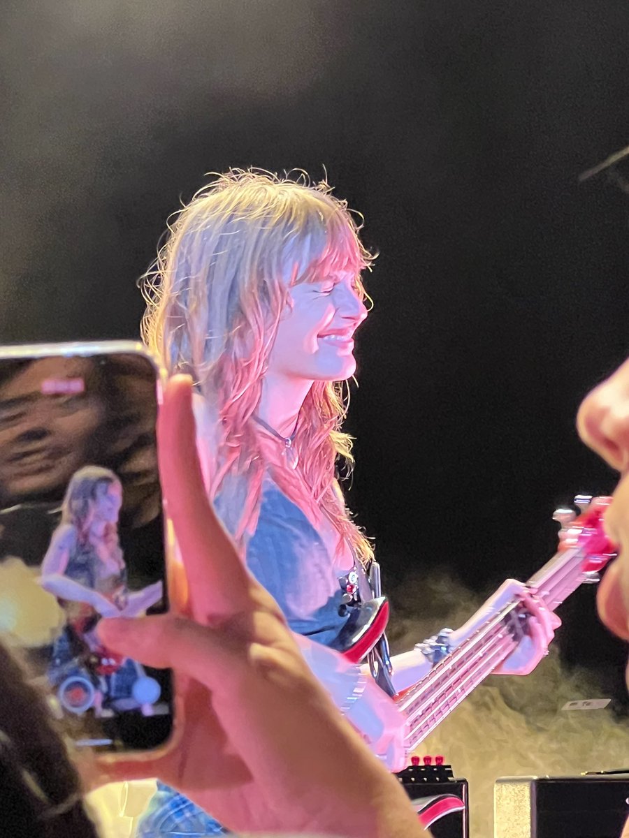 //AND SHES JUST SO CUTE LIKE