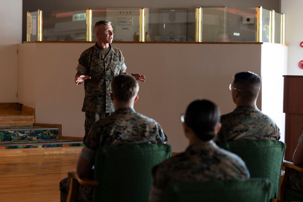 usmc_commandant's tweet image. ACMC visits 31st MEU

@USMC General Eric M. Smith, the Assistant Commandant of the Marine Corps, meets with the Marines of the @31stMEU at Camp Hansen, Okinawa, Japan, Sep. 12.