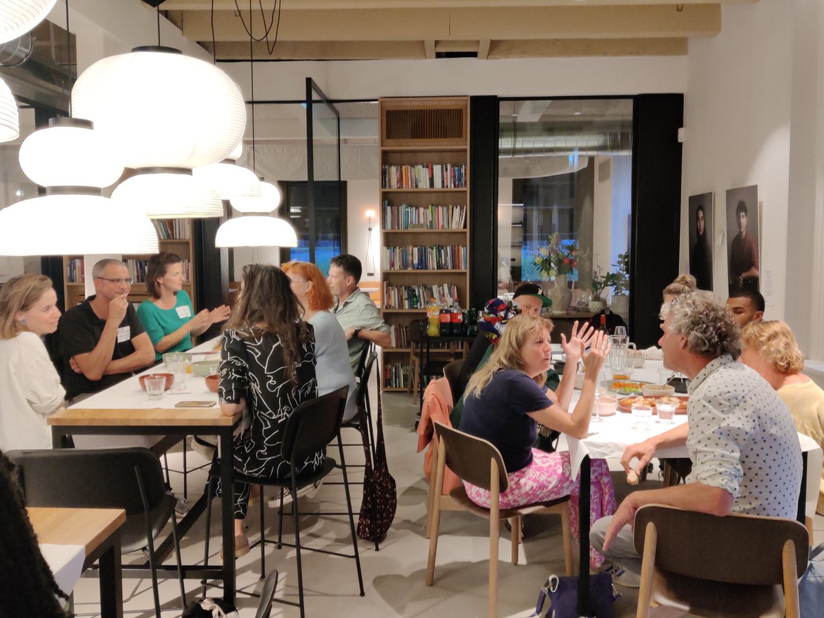 Rotterdam heeft er een initiatief bij: de academische master voor primair onderwijs (@hetkind &amp; <a href="/erasmusuni/">Erasmus University</a>). De opening werd gevierd met een diner in het Dokhuis met initiatieven die zich inzetten voor onderwijs, talentontwikkeling, kunst &amp; cultuur. 
Aanschuiven? Neem contact op