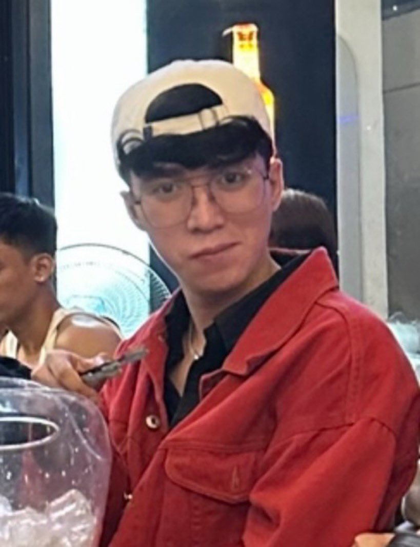 kentmalagday's tweet photo. Siya sa ig                      Siya sa pop up 

Kayo na po humusga mga hurado!

Same same or not same same! https://t.co/ZPeYNwPExW