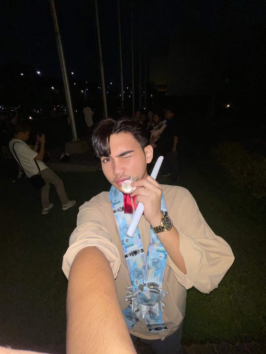 KurtVilla2's tweet photo. Grad dump ✅ https://t.co/QMGXbmGH0O