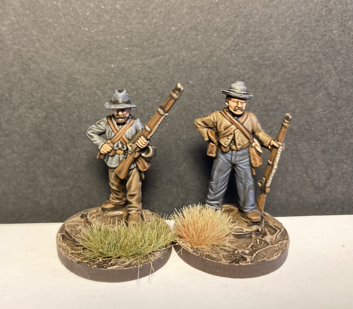 Testing Agrax alternatives on some Perry ACW. New Agrax, old, and the Two Thin Coats “Battlemud Wash”. All varnished with AK ultra matte. New Agrax still too shiny, Battlemud is a recommend! #wepaintminis #Warmongers #wargaming #miniaturepainting #28mm #spreadthelard