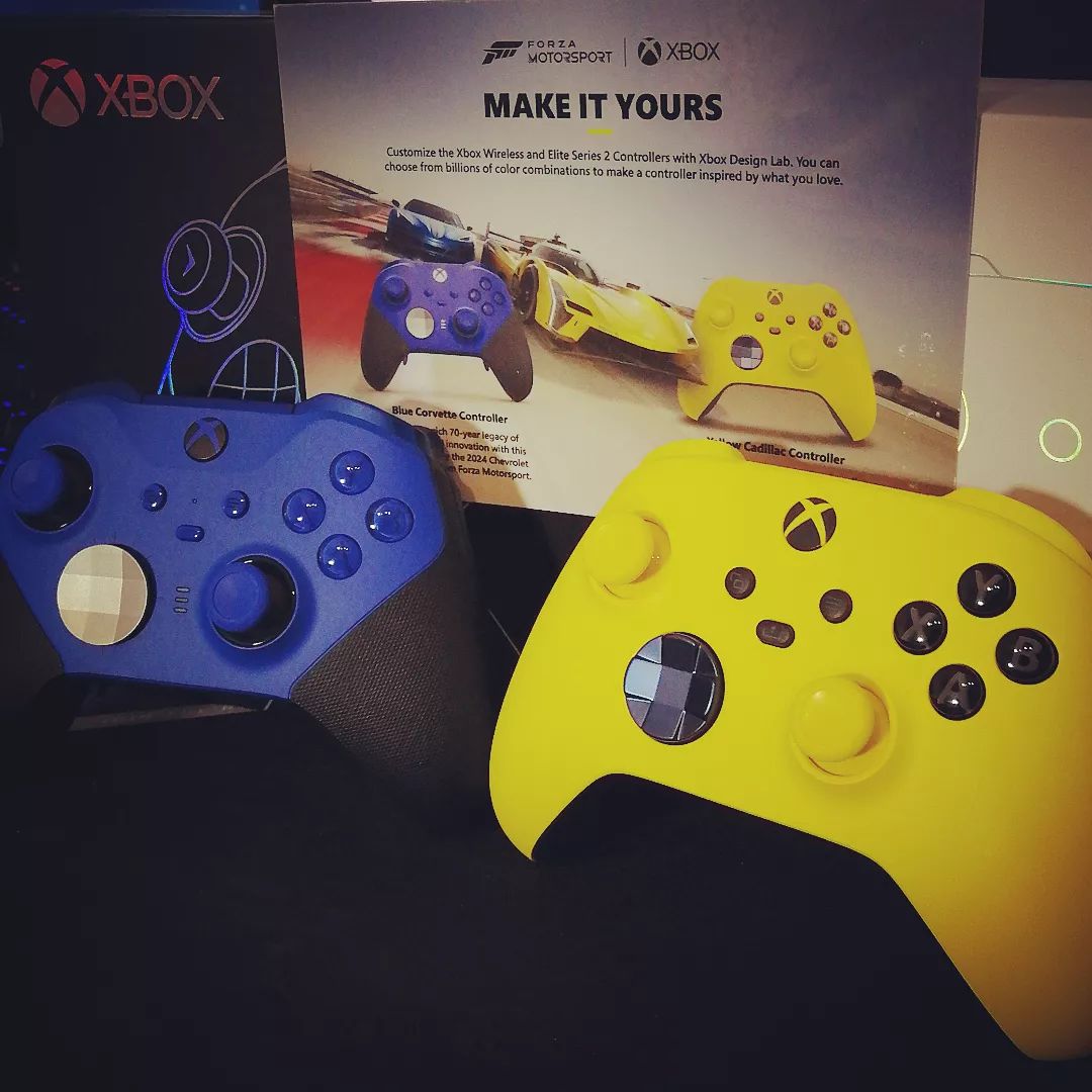 rAiiPXH's tweet photo. #Werbung - Ich habe zwei ganz besondere Controller aus Las Vegas vom #ForzaMotorsport #CreatorEvent mitgebracht (und eine nervige Erklärung lol). Wenn meine Stimme nicht versagt geht es damit morgen auf dem Kanal mit dem LP zu FORZA MOTORSPORT ab ca. 9:01 Uhr los. 😊 https://t.co/b06NmtInxy