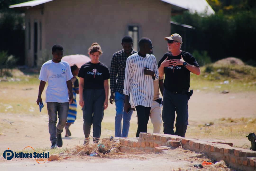 plethoraUG's tweet photo. Hosting one tribe visiting the the Nakivale Settlement was a nice opportunity sharing the experience of refugees living in Nakivale and taking about lasting solution 

We believe in system change and in the power of all coming together to build a more sustainable future for all. https://t.co/71GX6Xm31Y