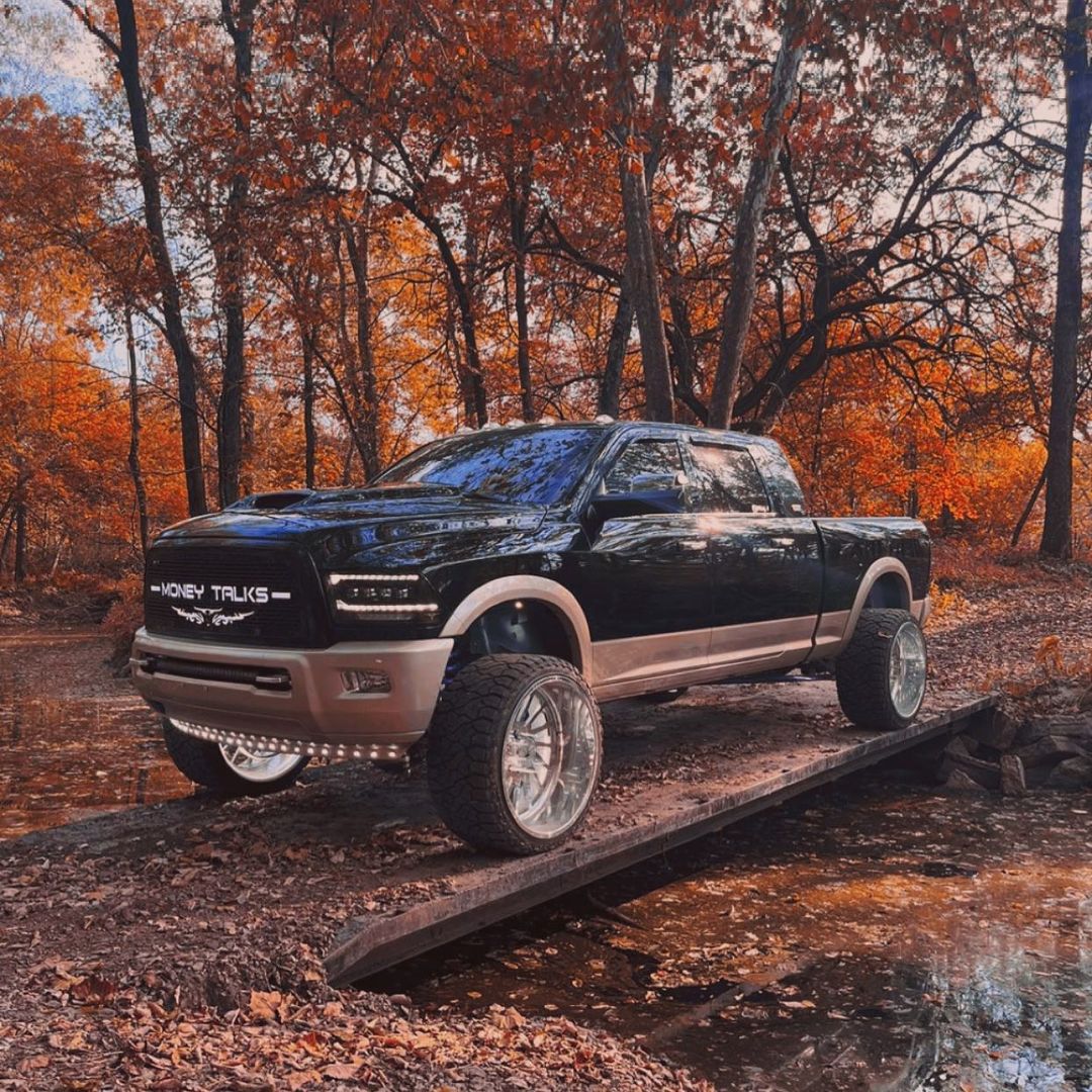 highstuffcom's tweet image. Get ready for a ride like never before!

Explore the perfect blend of style and power with our Luxury Trucks collection

Check Out ➡️: highstuff.com/luxury-trucks/

#StyleAndPower #LuxuryRide #LuxuryTrucks #ElegantDriving #ford #ram #GMC