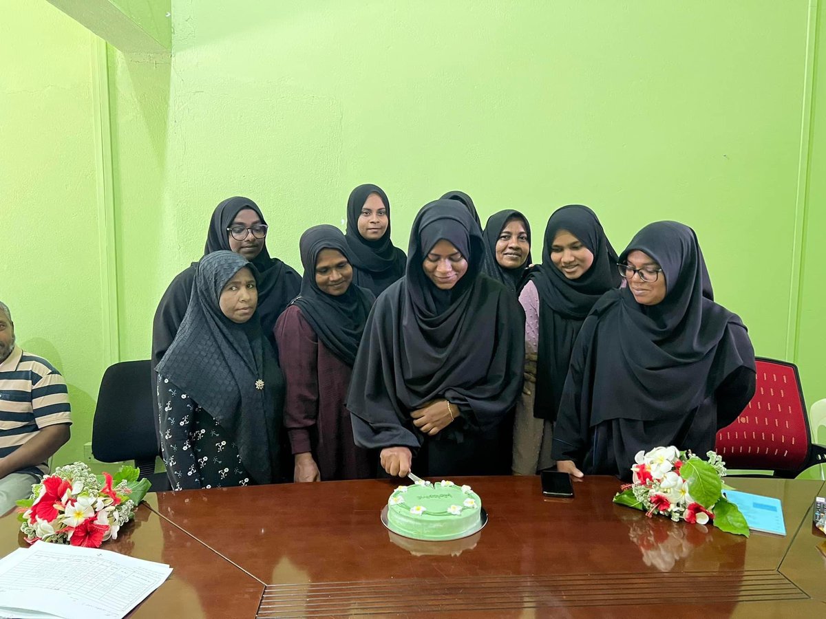 KinolhasC's tweet photo. މިކައުންސިލްގެ ޓީމަށް އަލަށް ގުޅިފައިވާ އެސިސްޓެންޓް ކައުންސިލް އޮފިސަރ ސަމްޙާ އަބްދުލް ހަމީދަށް މަރުޚަބާ ދެއްނެވުން
ކައުންސިލް ޓީމަށް މަރުޙަބާ  ދެންނެވުން 
@lgaMaldives https://t.co/1WV016SFyR