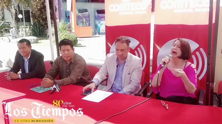 LosTiemposBol's tweet photo. #LTahora #Cochabamba 
La Cámara Departamental del Libro Cochabamba y Comteco establecen una alianza que permitirá dotar del servicio de internet a la XVI FILC, además, desde Comteco saldrán buses gratuitos.
📸Hernán Andia - Los Tiempos
https://t.co/Z5HYPRQYbz https://t.co/DZioebmVAN