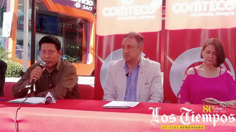 LosTiemposBol's tweet photo. #LTahora #Cochabamba 
La Cámara Departamental del Libro Cochabamba y Comteco establecen una alianza que permitirá dotar del servicio de internet a la XVI FILC, además, desde Comteco saldrán buses gratuitos.
📸Hernán Andia - Los Tiempos
https://t.co/Z5HYPRQYbz https://t.co/DZioebmVAN