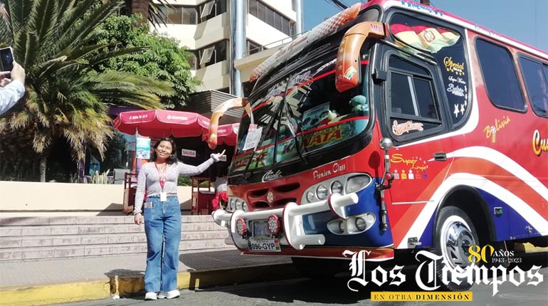 LosTiemposBol's tweet photo. #LTahora #Cochabamba 
La Cámara Departamental del Libro Cochabamba y Comteco establecen una alianza que permitirá dotar del servicio de internet a la XVI FILC, además, desde Comteco saldrán buses gratuitos.
📸Hernán Andia - Los Tiempos
https://t.co/Z5HYPRQYbz https://t.co/DZioebmVAN