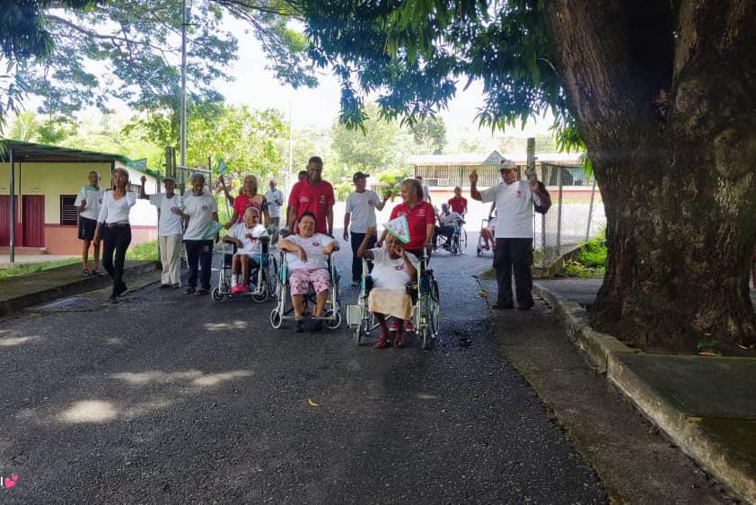 INASS (@salainass) on Twitter photo #Portuguesa | El CSSA Dr. Manuel Araujo en el marco del Día Internacional de las Personas de Edad, se desarrolló una caminata por las calles internas del centro y un conversatorio sobre el Envejecimiento Activo y Saludable.
#QueNotaRegresarAClases
<a href="/NicolasMaduro/">Nicolás Maduro</a> <a href="/magally_vina/">magally vina</a> #Portuguesa | El CSSA Dr. Manuel Araujo en el marco del Día Internacional de las Personas de Edad, se desarrolló una caminata por las calles internas del centro y un conversatorio sobre el Envejecimiento Activo y Saludable.
#QueNotaRegresarAClases
<a href="/NicolasMaduro/">Nicolás Maduro</a> <a href="/magally_vina/">magally vina</a>