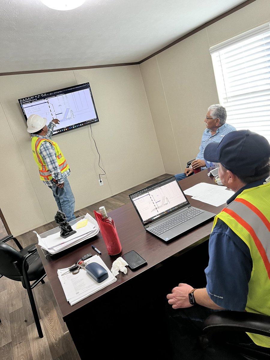 TeamGumball5's tweet photo. Love walking in on the boys talking strategy. Our fearless leader down on the Coast looks just like a Thicc Canelo 😆. Here he is doling out instructions for the day to his two Supers who are like his Capo’s. #TeamUnderground #Infrastructure #TeamCorpus #WeLayPipe https://t.co/xD2uTafqEq
