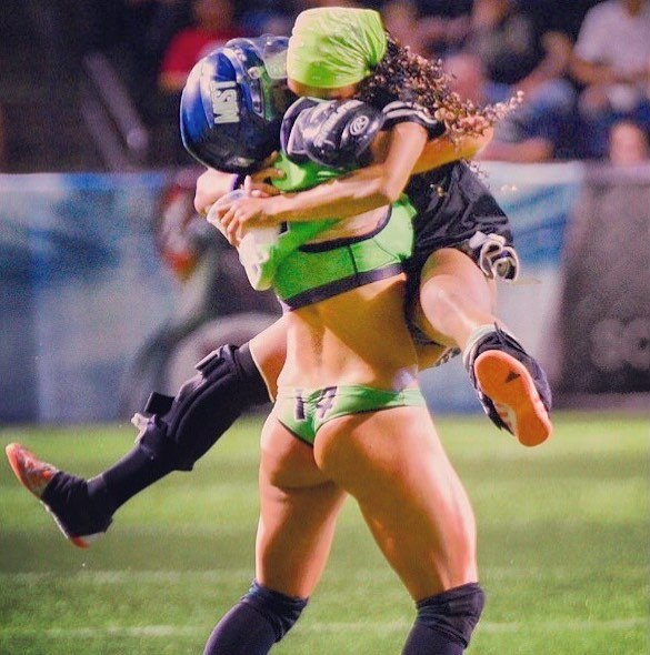 Happiness is working as a team to achieve a common goal.

#TeammateTuesday #LFL #LegendsFootballLeague #LFLFootball #SeattleMist #BikiniFootball #Football #NoJokeFootball #RespectTheAthletes #FFZ