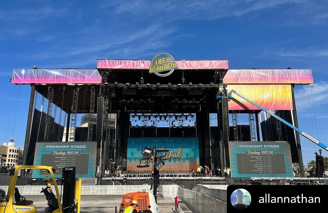 TheRobeWay's tweet photo. A #TechTuesday look at @lifeisbeautiful Downtown Stage with #designer Allan Nathan &amp; a rig using @robelighting #Spiider &amp; #ColorStrobe supplied by Felix Lighting.

Project Manager: Brian Karol 
Asst. PM: Landon van Leeuwen
Designer: Allan Nathan 
Crew Chief: Lawni Gue https://t.co/ncufHcYo1y
