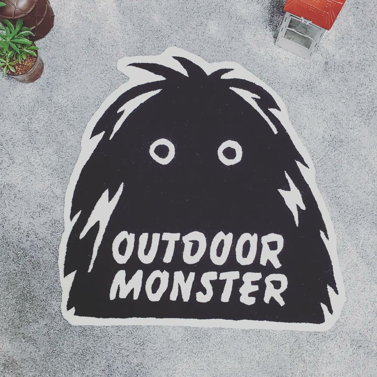 golerax's tweet photo. 「OUTDOOR MONSTER RUG」

イベントで何度かサンプルとして持参しておりましたラグマットを受注生産致します。

肉厚でしっかりとした作りですのでインテリアはもちろんテント内でも足元を優しくサポートしてくれます。

サイズ:H610×W620mm https://t.co/kOkixI8d5R