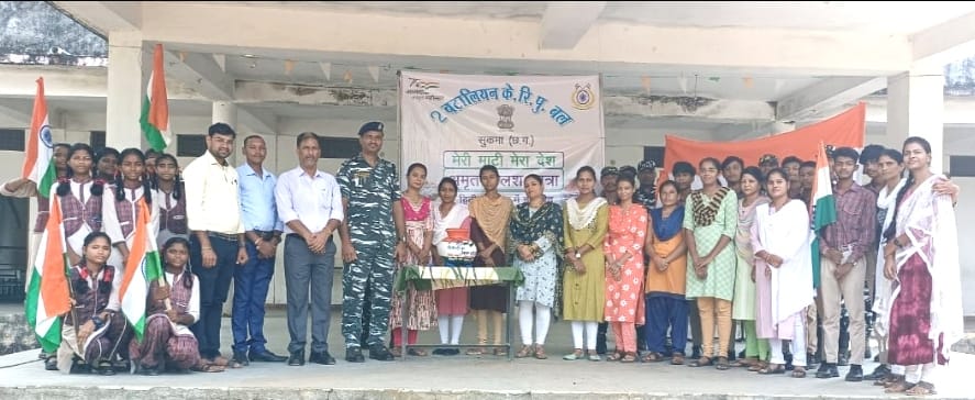2bn_crpf's tweet photo. 2 Bn. CRPF organised Meri Mati Mera Desh Program at DAV School and KV School area in befitting manner under supervision of Shri Rati Kanta Behera commandant 2 Bn. CRPF.@CRPF_sector @crpfindia https://t.co/ayHd7i5HYZ