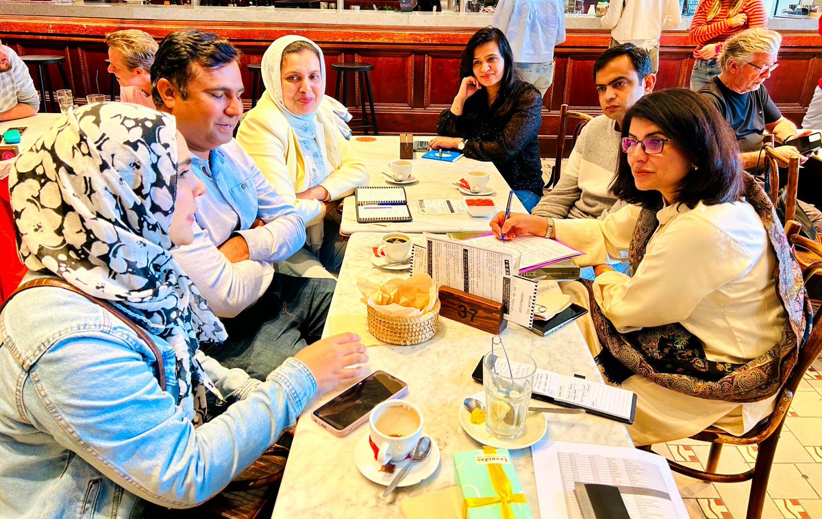 EmbassyPakBel's tweet photo. Amb @amnabaloch4 held an interaction with 🇵🇰 students at @ugent. Students shared their ongoing, concerns and challenges. Amb assured of complete support and facilitation. 
@ForeignOfficePk https://t.co/Aj4bxfAPyO