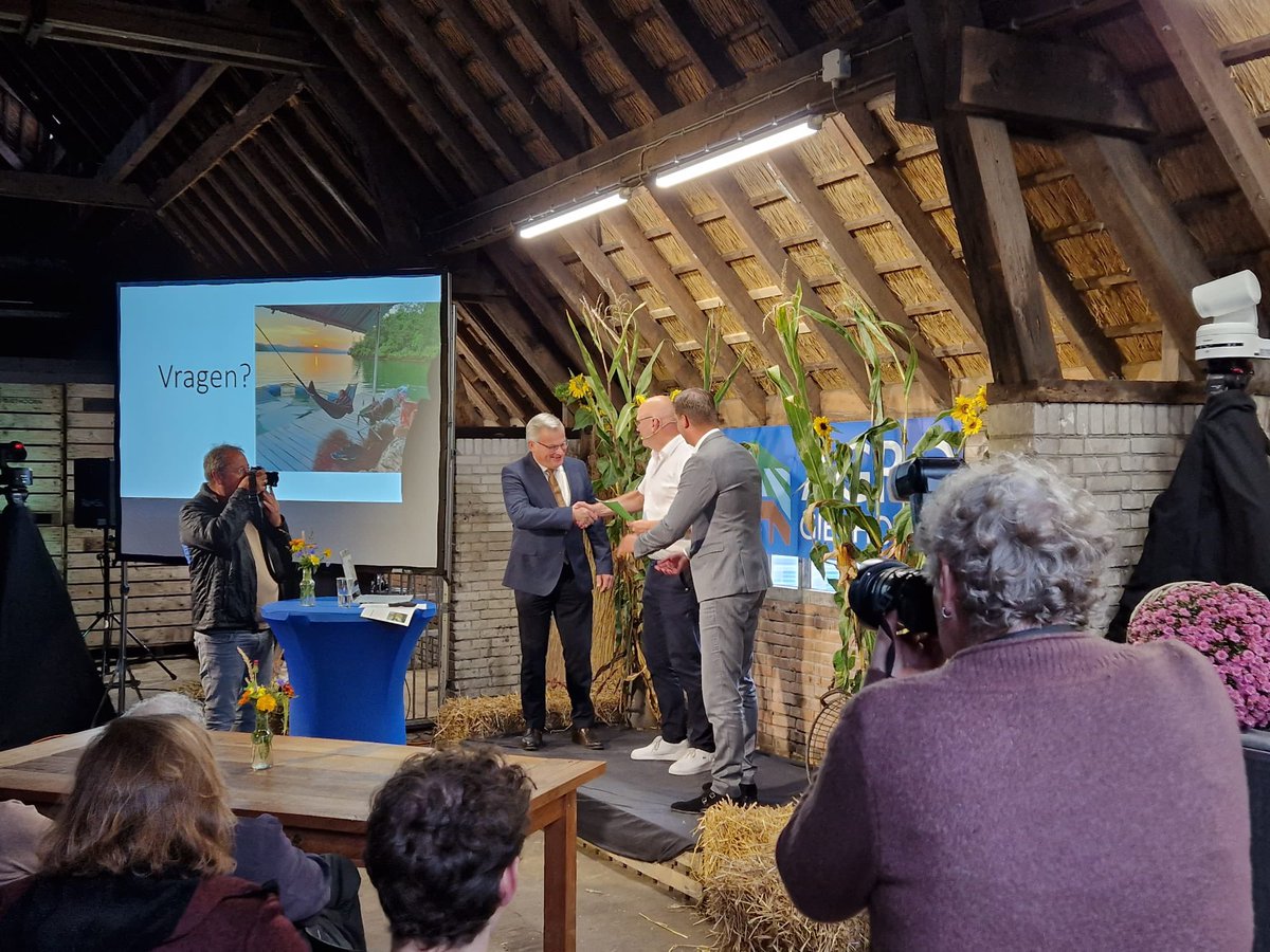 Vandaag heeft Pieter Winter uit Giethoorn de uitkomsten gepresenteerd van zijn onderzoek dat hij gedaan heeft tijdens Nuffield Scholarship. Kernvraag is: ‘Hoe houd je een leefbaar en vitaal platteland met alle huidige overheidsopgaven?’ Daarbij stond Polder Giethoorn centraal.