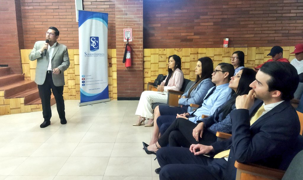 SuperintEC's tweet photo. #SemanaDelInversionista 📊 Iniciamos la jornada en la @PUCE_Manabi en #Portoviejo. En "La resiliencia del inversionista", tema a cargo de la SCVS, revisamos el perfil del inversionista y cómo se adapta a las condiciones del mercado para elegir la mejor alternativa de inversión. https://t.co/2oObpqAm07