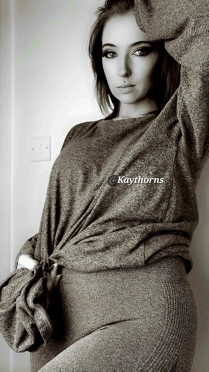 KFallenthorns's tweet photo. Train your brain not your body. Body will come with mind....and so will I 🤪

#fallenthorns #ginger #redhead #milfalert #armywife #tiktok #feelinggood #redhead #ginger #girlswithtattoos #girls #attention #love #havefun #enjoylife https://t.co/lqrguHSj4q