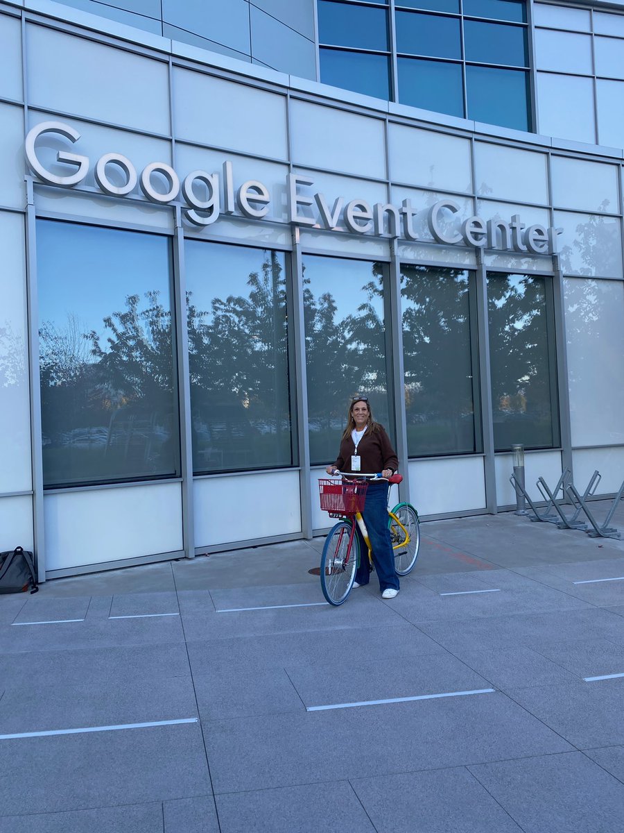 What an amazing event for #googlechampions!  Thank you <a href="/JennieMagiera/">Follow @MsMagiera</a> and Team for a Googley Good time