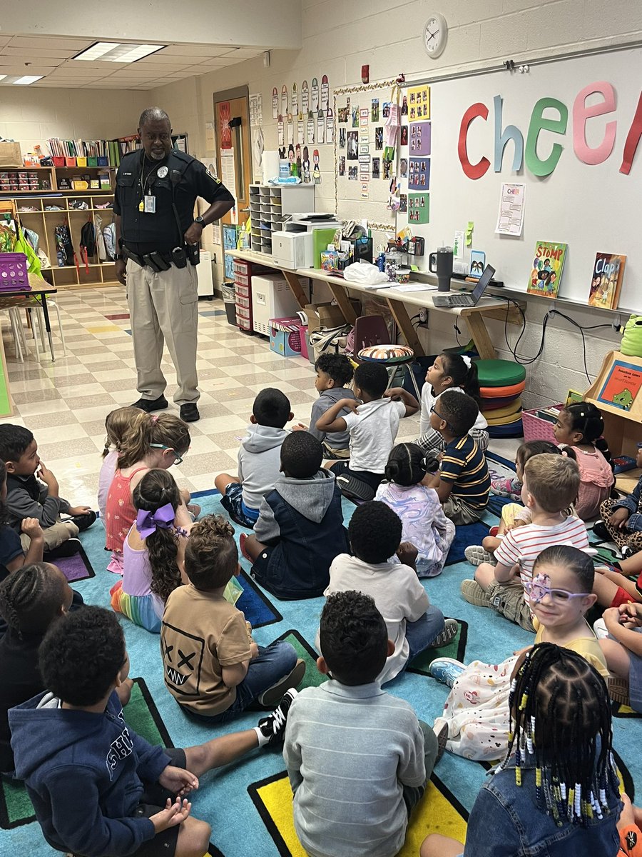 BilalsPreKClass's tweet photo. A wonderful start to Day 2 of #GAPreKWeek here @APSGardenHills! Officer Raymond stopped by! 🎉👨🏾‍🏭🚓 Thank you to all of the @APSSafety faculty who keep us safe every single day.  The kids also loved saying “good morning” to dispatch! 🤩 @APSPDChief @aps_OEL @VisosoYesenia https://t.co/W6CVWUEscU