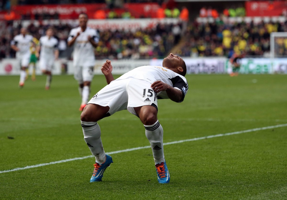 SwansOfficial's tweet photo. Some previous meetings with the Canaries in SA1 🔙😍 https://t.co/P6lFFZZ2FP
