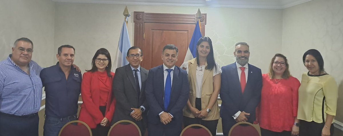 Camarasal, su voluntariado y filial San Miguel, se reunieron ayer con el embajador de Argentina en #ESA, Rubén Ruffi, y el dir. de Promoción de Exportaciones de Santa Fe, Pablo Ruisi, para conversar sobre potenciales sinergias entre Camarasal y la República de Argentina.
