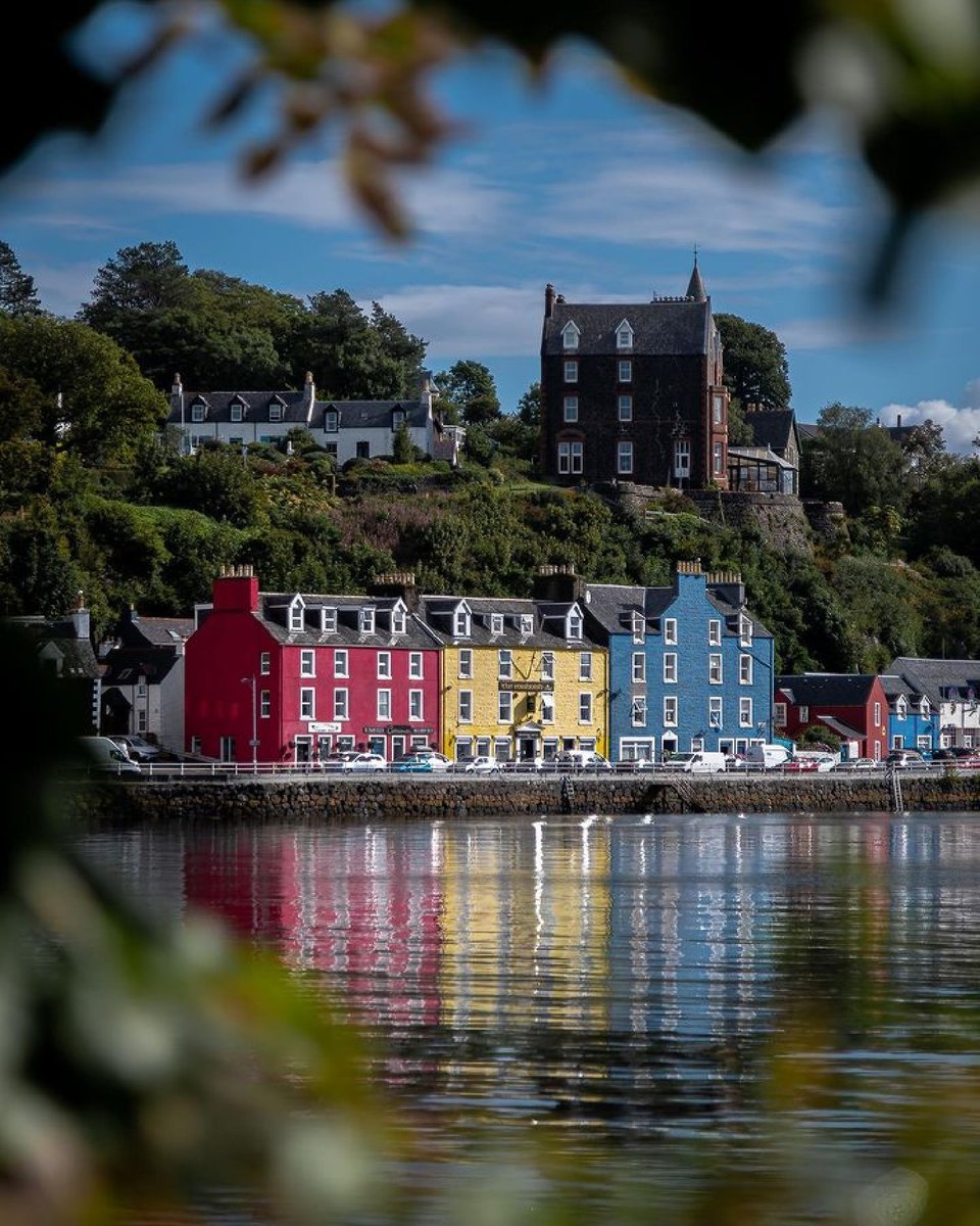 What's the story in Tobermory! 🌈 Bringing you one of the prettiest ports in Scotland &amp; the setting for the fictional town in the children's TV show Balamory! 📺

📍 Isle of Mull
📷 Instagram.com/alzosadventures

*************
More than 1000 Happy Travellers use the Free Digital Copy