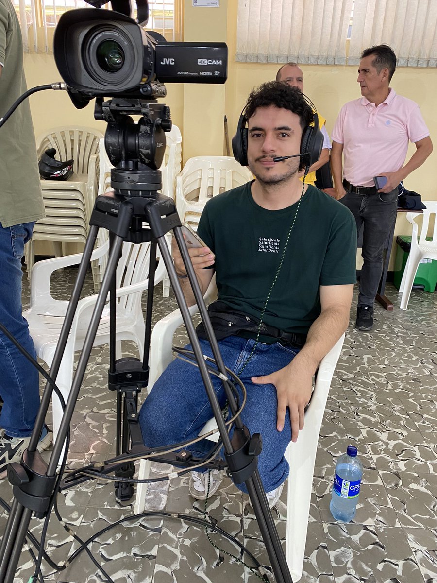 Adelat0's tweet photo. @El__ed También primer día siendo camarógrafo 💓🫣 https://t.co/10FEgyav7C