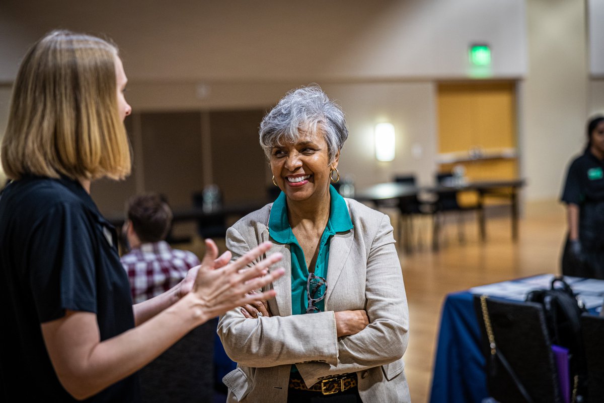 Last week, students were offered an opportunity to network and get info from other universities for graduate school. This valuable resource is another reason why @UNTCareerCenter means so much to the success of #UNT students. Graduate School Fair photos: untstudentaffairs.smugmug.com/CareerCenter/F…