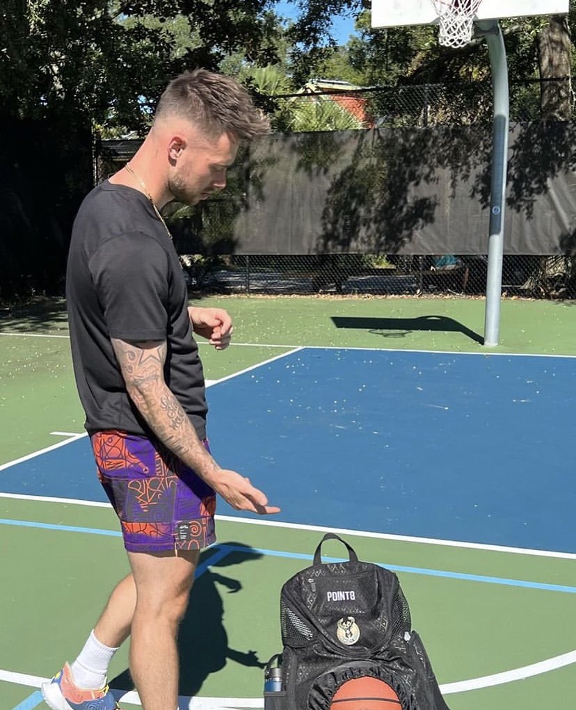 POINT3GEAR's tweet image. Our NBA bags are out there. DM us your photos and we’ll post em!